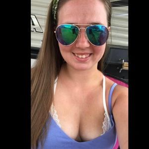 Meet your Posher, Rachel